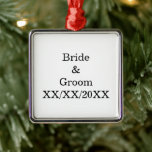 Gepersonaliseerde Bride en Groom met Datum Metalen Ornament<br><div class="desc">Gepersonaliseerde bruid en bruidegom met Date Metal Ornament. Personaliseer deze sjabloon met uw foto en tekst. Bewerk het om meer wijzigingen aan te brengen.</div>