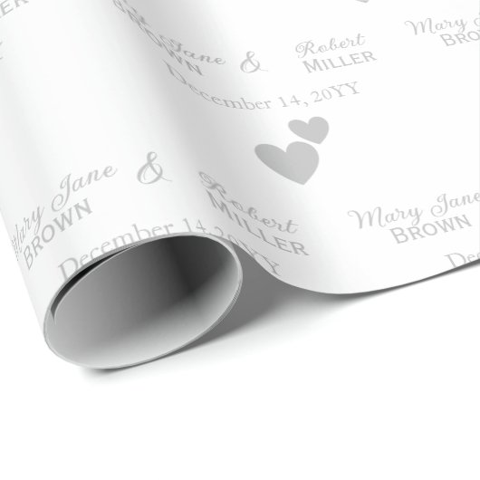 Gepersonaliseerde bruid en bruidegom Silver Hearts Cadeaupapier (Rol Hoek)