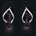 Gepersonaliseerde bruid (paarse) teenslippers<br><div class="desc">Leuke,  aangepaste zwarte en paarse bruids bruiloft teenslippers.</div>