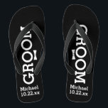 Gepersonaliseerde bruidegom bruiloft - Kies uw kle Teenslippers<br><div class="desc">Vier uw trouwdag in alle comfort met deze gepersonaliseerde teenslippers. Pas aan met de naam en de trouwdatum van de bruidegom. De achtergrond is zwart, maar u kunt de kleur wijzigen door op Aanpassen te klikken. Vanwege de witte tekst moet u een donkere achtergrond kiezen. Ze zijn geweldig voor elke...</div>