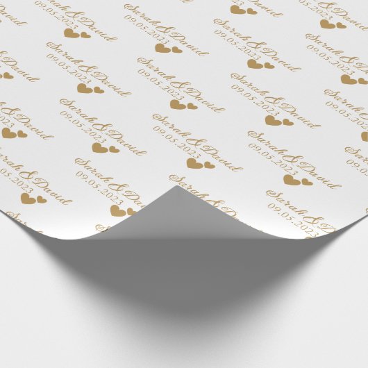 Gepersonaliseerde bruiloft gouden harten cadeaupapier (Hoek)