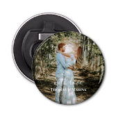 Gepersonaliseerde bruiloft portret moderne kalligr button flesopener (Voorkant)