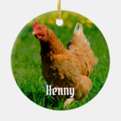 Gepersonaliseerde bruine kip in het gras keramisch ornament (Achterkant)