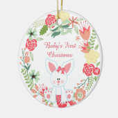 Gepersonaliseerde Bunny and Wreath Baby's 1e Kerst Keramisch Ornament (Links)