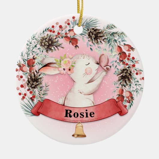 Gepersonaliseerde Bunny Christmas Floral Krans Keramisch Ornament (Voorkant)