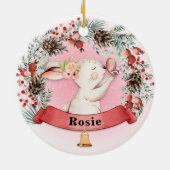 Gepersonaliseerde Bunny Christmas Floral Krans Keramisch Ornament (Achterkant)