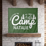 Gepersonaliseerde Camp Bach Bachelorette Party Cus Wandkleed<br><div class="desc">Ontsnap naar het buitenleven met onze gepersonaliseerde Camp Bach Bachelorette Party Custom Tapestry, een unieke en betoverende aanvulling op uw bergachtige viering. Dit wandtapijt is met zorg vervaardigd en omhult de sfeer van uw kampavontuur met belangrijke kenmerken zoals een banner van de bachelorette op maat van het kamp, een bord...</div>