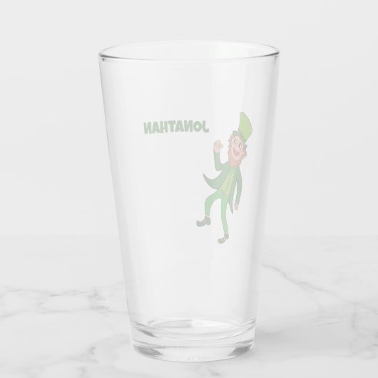 Gepersonaliseerde Cartoon Leprechaun St. Patrick's Glas (Achterkant)