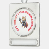 Gepersonaliseerde Cat Thor Shocking Kerstmis Verzilverd Banner Ornament (Links)