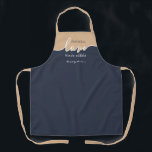 Gepersonaliseerde Challah is liefdesmade eetbaar Schort<br><div class="desc">Challah is liefdesmade Eetbaar. NAVY & TAN. Schoon modern Script-ontwerp. Haar Homemade Challah is een kunstwerk dat lijst waard is... en teken haar meesterwerk met een bloei met deze ondergewaardeerde klare ALGEMENE AFDRUKKING. Coördinaten met ons overeenkomende Challah Dough Hoesje dat je hier kunt vinden: https://www.zazzle.com/collections/coordinated_apron_sets-119984004460509285 OVER ONZE CHALLAH DOUGH HOESJES:...</div>