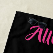 Gepersonaliseerde Cheer Beach handdoek in roze en (In situ)