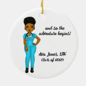 Gepersonaliseerde Chic Black Woman Nursing Afstude Keramisch Ornament (Achterkant)
