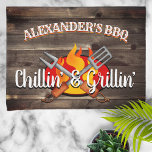 Gepersonaliseerde Chillin' en Grillin' BBQ Theedoek<br><div class="desc">Leuk,  gepersonaliseerd barbecue thema. Een geweldig cadeau-idee voor verjaardags,  housewarming of gewoon om!</div>