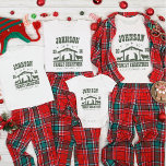 Gepersonaliseerde Christelijke kerststal T-shirt<br><div class="desc">Vier de ware betekenis van het seizoen met ons gepersonaliseerde Christelijke kerstkerstshirt van de kerstfamilie. Met een prachtige kerststal is dit op maat gemaakte familie-shirt een hartverwarmende manier om de geboortedag van Christus te eren terwijl je stijlvol en feestelijk blijft. Personaliseer elk shirt met de namen van uw familie voor...</div>