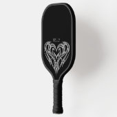 Gepersonaliseerde Chrome Tribal Heart op zwart Pickleball Paddle (Links)