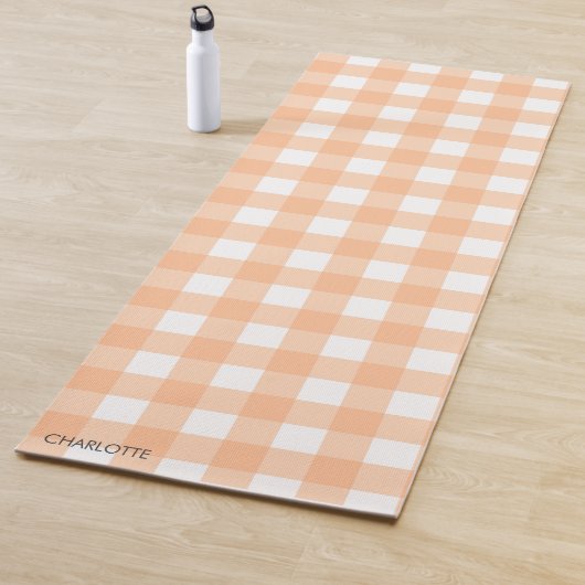 Gepersonaliseerde Cottage Peach Gingham Plaid Yogamat (In situ)