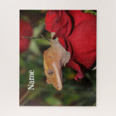 Gepersonaliseerde Crested Gecko Lizard op een Roos Legpuzzel (Verticaal)