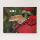Gepersonaliseerde Crested Gecko Lizard op een Roos Legpuzzel (Horizontaal)