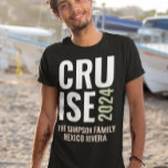 Gepersonaliseerde cruise familie reis t-shirt<br><div class="desc">Dit ontwerp kan op het gebied worden gepersonaliseerd dat door de foto en/of tekst te veranderen wordt verstrekt. Of het kan worden aangepast door te klikken deze Sjabloon personaliseert en dan de klik te kiezen om verdere optie aan te passen en de kleur van de achtergrond te schrappen of te...</div>