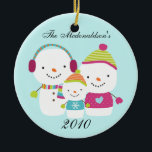 Gepersonaliseerde Custom Snowman Family Ornament<br><div class="desc">Personaliseer uw aangepaste Snowman Family Ornament met uw familienaam en het jaar! Perfect kerstcadeau voor een familielid of vriend!</div>