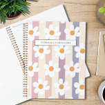 Gepersonaliseerde Daisy bloemenpatroon pastel Planner<br><div class="desc">Deze  planner is versierd met witte madeliefjes op een gestreepte achtergrond in pastelkleuren. Gemakkelijk aan te passen met jouw naam en jaar. Gebruik het ontwerpgereedschap om de tekstgrootte,  -stijl of -kleur te wijzigen.</div>