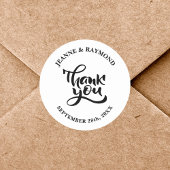 Gepersonaliseerde dank u kalligrafie bruiloft guns ronde sticker