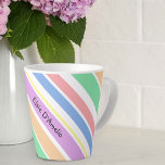 Gepersonaliseerde Diagonale Streep Pastel Multi Kl Latte Mok<br><div class="desc">Personaliseer uw koffie mok met jouw naam of uw keuze van woorden. Het ontwerp heeft diagonale strepen in meerdere kleuren in pasteltinten perzik,  groen,  roze,  blauw,  paarse,  geel en wit. Blader door mijn winkel als je dit ontwerp op een ander product wilt hebben of stuur een bericht om hulp.</div>