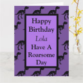 Gepersonaliseerde Dinosaurus brullende verjaardags Kaart (Gele Bloem)