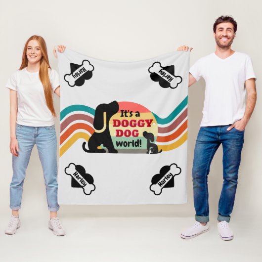 Gepersonaliseerde Doggy Dog Pet Name Fleece Deken (In situ)