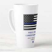 Gepersonaliseerde dunne blauwe lijn politieagent v latte mok (Linkerhoek)