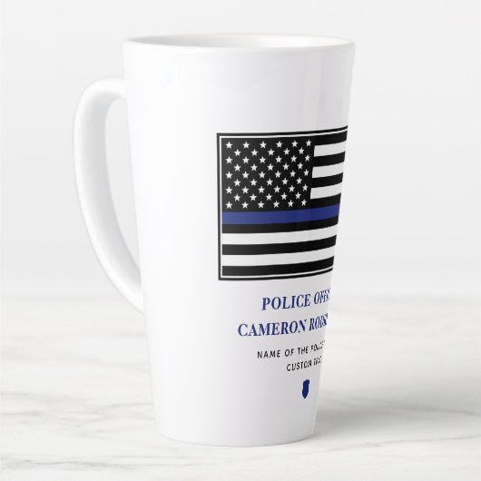 Gepersonaliseerde dunne blauwe lijn politieagent v latte mok (Linkerhoek)