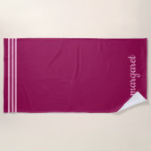 Gepersonaliseerde Dusky Maroon w / Roze Strepen Strandlaken (Voorkant)