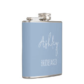 Gepersonaliseerde Dusty Blue Bridal Party Gift Wom Heupfles (Rechts)