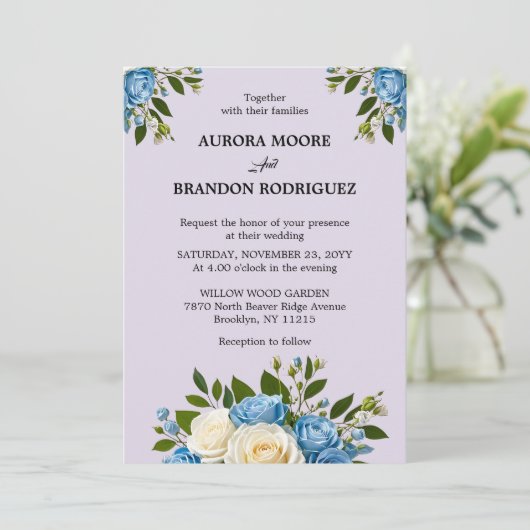Gepersonaliseerde Dusty Blue en Ivory Floral Weddi Kaart (Staand voorkant)