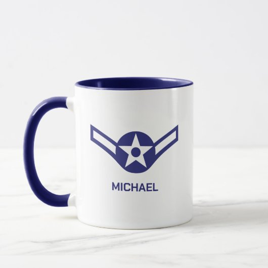 Gepersonaliseerde E-2 Airman Rank Air Force Mok (Links)
