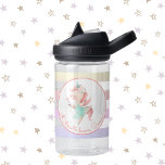 Gepersonaliseerde Eenhoorn Dance Party Waterfles<br><div class="desc">Sprankelen en glanzen met onze "gepersonaliseerde eenhoorn dans party waterfles." Perfect voor kleine meisjes die graag dansen en dromen, deze betoverende waterfles heeft heerlijke roze strepen en een centrale pastelroze en turquoise eenhoorn. Pas het aan met elke naam, waardoor hydratatie een leuke en fantasierijke ervaring wordt. De magische tekst "Het...</div>
