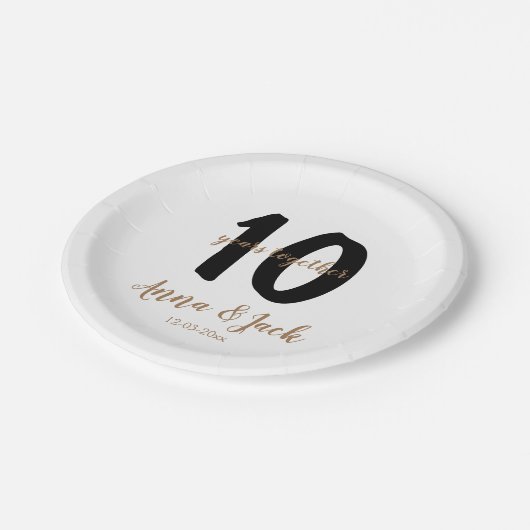gepersonaliseerde eenvoudige 10 jaar-verjaardagsna papieren bordje (Gekanteld)