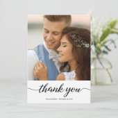 Gepersonaliseerde eenvoudige moderne bruiloft 2 fo bedankkaart (Staand voorkant)