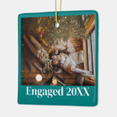 Gepersonaliseerde eerste kerst verloofd paar Blauw Keramisch Ornament (Links)