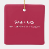 Gepersonaliseerde eerste kerst verloofd paar roze keramisch ornament (Achterkant)
