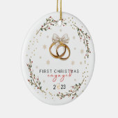 Gepersonaliseerde eerste kerst verloofd, Verloving Keramisch Ornament (Rechts)