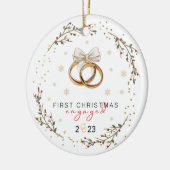 Gepersonaliseerde eerste kerst verloofd, Verloving Keramisch Ornament (Links)