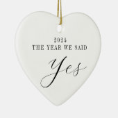 Gepersonaliseerde Eerste Kerstdag Mr. Mrs. Getrouw Keramisch Ornament (Rechts)