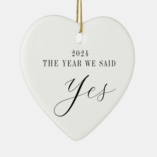 Gepersonaliseerde Eerste Kerstdag Mr. Mrs. Getrouw Keramisch Ornament (Rechts)