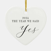 Gepersonaliseerde Eerste Kerstdag Mr. Mrs. Getrouw Keramisch Ornament (Voorkant)