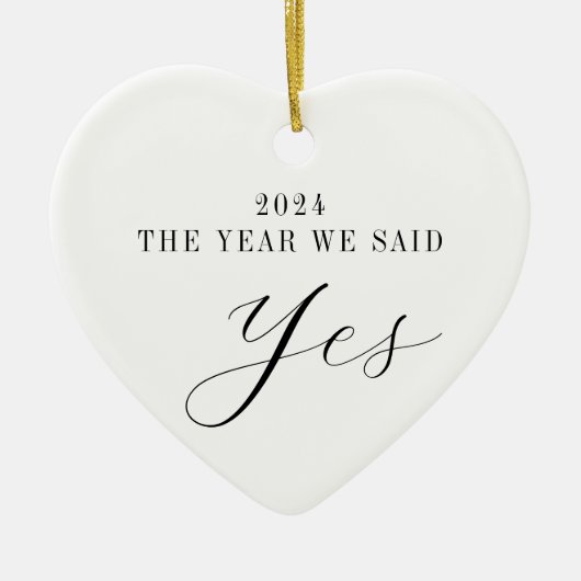 Gepersonaliseerde Eerste Kerstdag Mr. Mrs. Getrouw Keramisch Ornament (Voorkant)