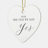 Gepersonaliseerde Eerste Kerstdag Mr. Mrs. Getrouw Keramisch Ornament (Links)