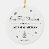 Gepersonaliseerde Eerste Kerstgehuwde versiering Keramisch Ornament (Voorkant)