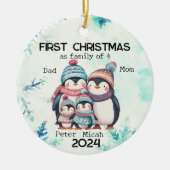 Gepersonaliseerde Eerste Kerstmis als een Familie  Keramisch Ornament (Voorkant)