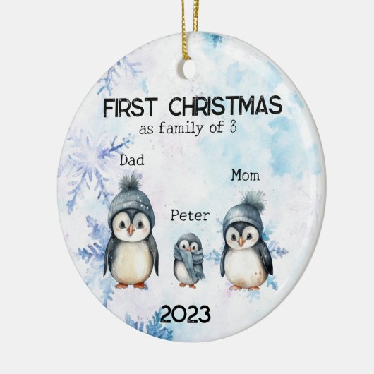 Gepersonaliseerde Eerste Kerstmis als een Familie  Keramisch Ornament (Links)
